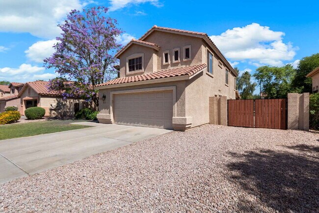 Building Photo - 4 bed 3 bath Single Family Home with Pool ...