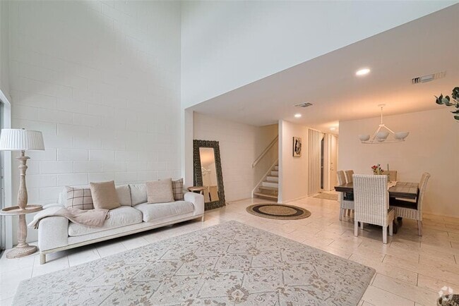 Building Photo - 3017 Bissonnet St Rental