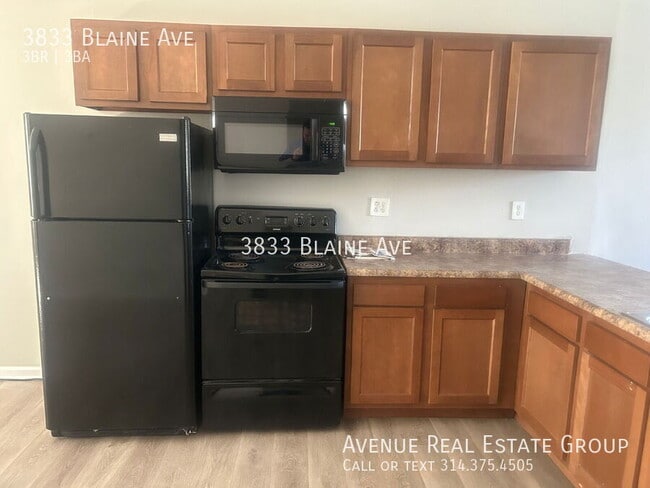 Photo - 3833 Blaine Ave