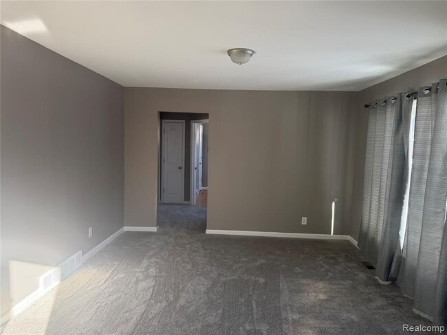 Photo - 7970 Campbell St