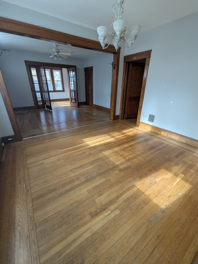 Building Photo - 139 Beacon Ave Unit 2