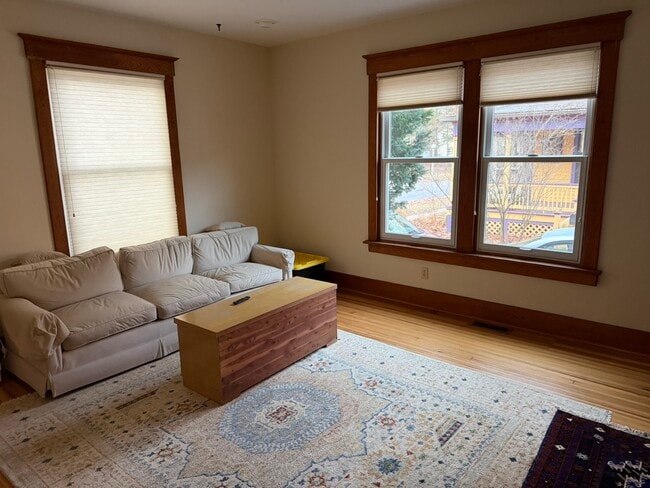 Photo - 410 W Illinois St