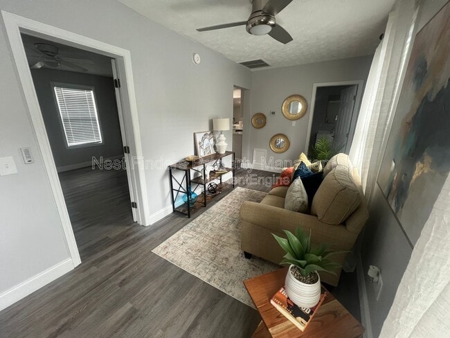 Photo - 2803 College St