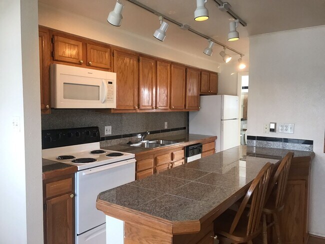 Photo - ONE MONTH FREE on this cat-friendly 1 BD o... Unit 680-312