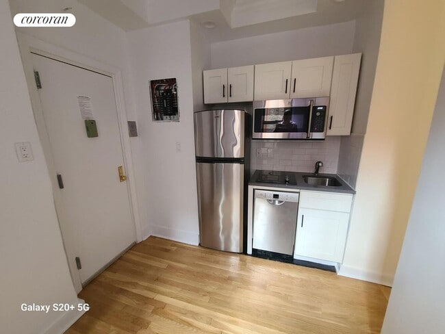 Building Photo - 34 Watts St Rental