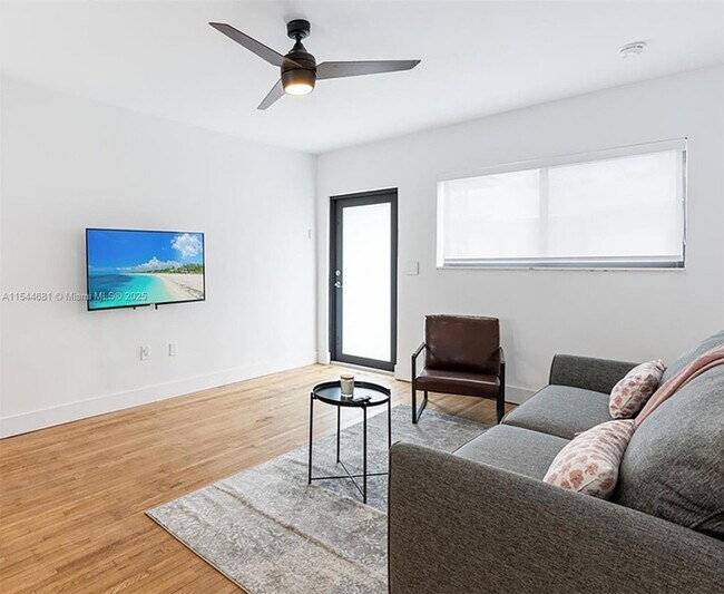 Photo - 740 SW 9th St Unit 1