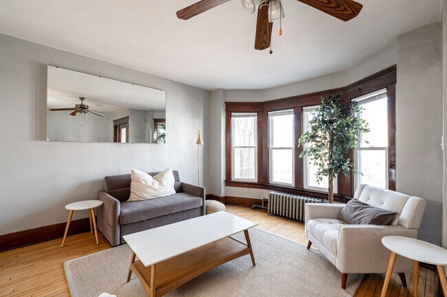 Photo - Maryland Lower near UWM Unidad 2906 N. Maryland Ave.