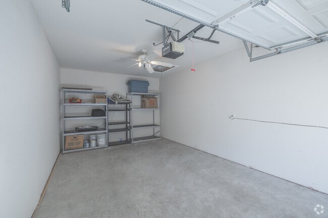 Cochera - Retreat at Riverland Unidad Garage17