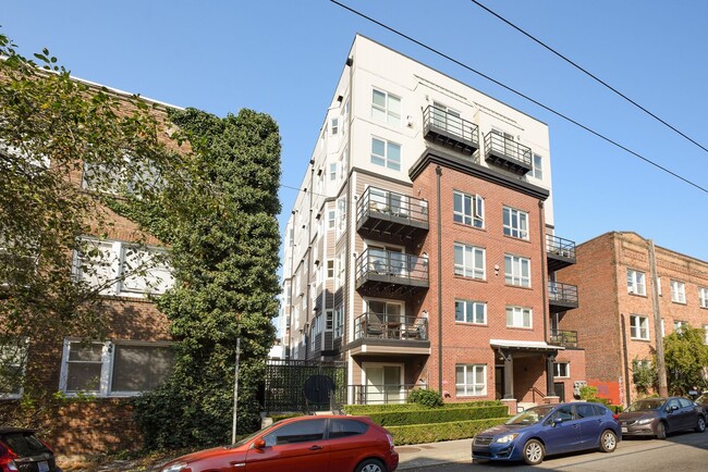 Building Photo - North Capital Hill owner offering move in ...