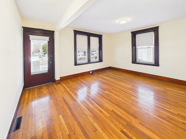 Building Photo - 4 River St Unit 4