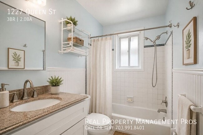 Photo - 1227 Queen St