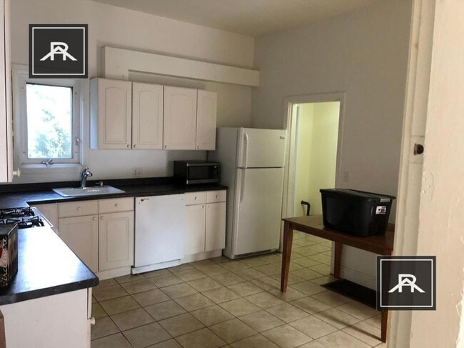 Photo - 6 bedroom in Allston MA 02134