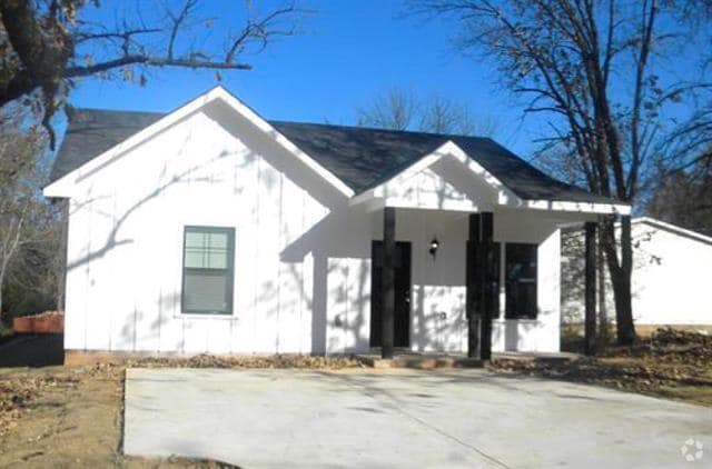 Building Photo - 605 Martin Luther King St Rental