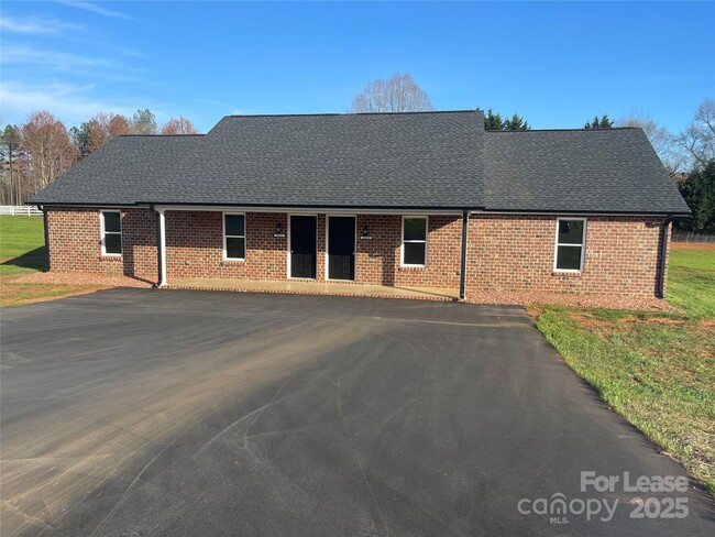 Building Photo - 4020 Eugene Dr Rental