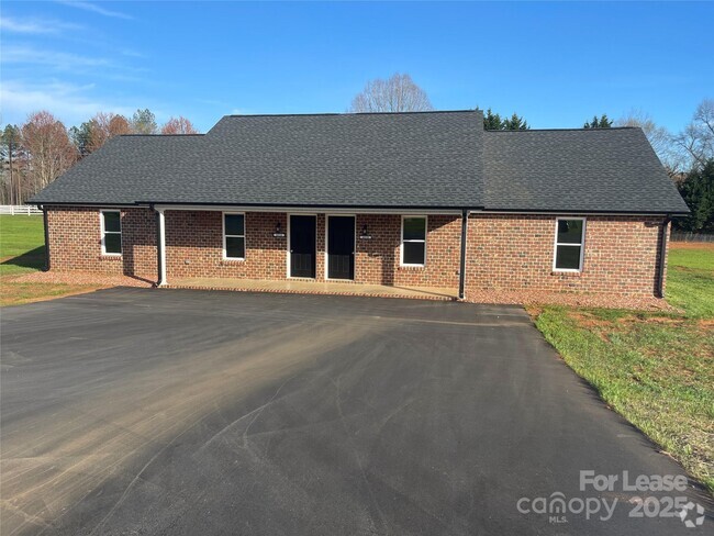 Building Photo - 4020 Eugene Dr Rental