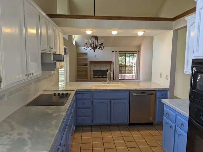 Photo - Spacious Bullard Court 2 bedroom 2 bathroo...