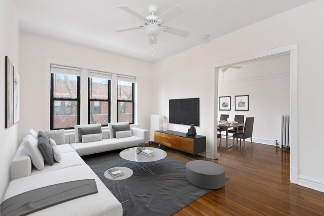 Photo - 634 - 42 W. Cornelia