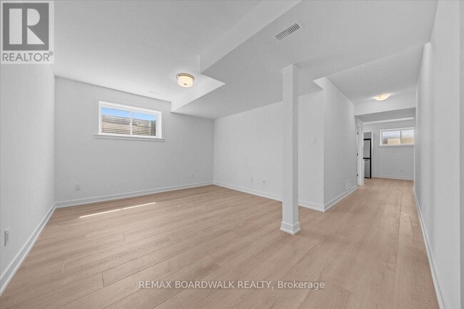 Photo - 141 Shelleright St
