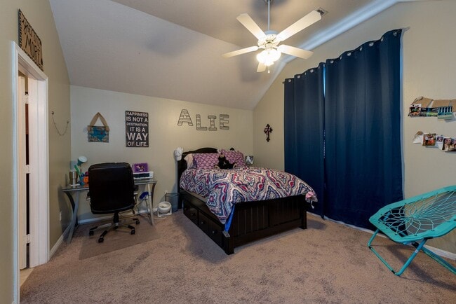 Photo - AUGUST PRE-LEASE! 3/3 Close to Campus - Across the Street from the Bus Stop!