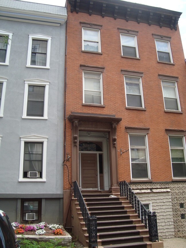 98 Columbia St - 98 Columbia St Apartments