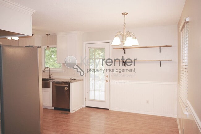 Photo - 1024 Garnett Ave