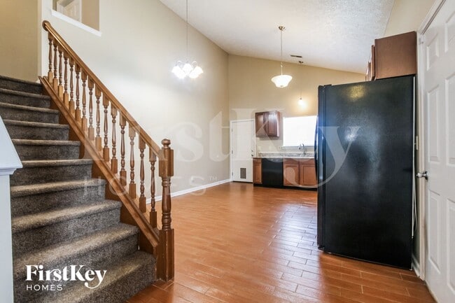 Photo - 1056 Oak Leaf Rd