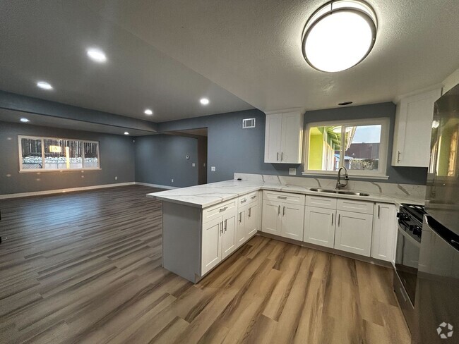 Building Photo - Beautifully Remodeled 3-Bedroom Home in Hi...