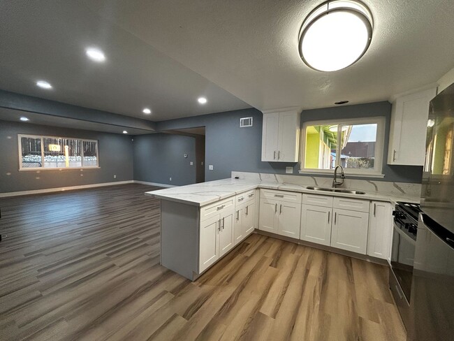 Beautifully Remodeled 3-Bedroom Home in Hi... - Beautifully Remodeled 3-Bedroom Home in Hi...