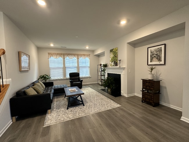 Photo - 7125 Crested Iris Pl