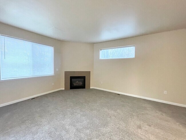 Photo - BEAUTIFUL TOWNHOME LOCATED IN REDMOND!