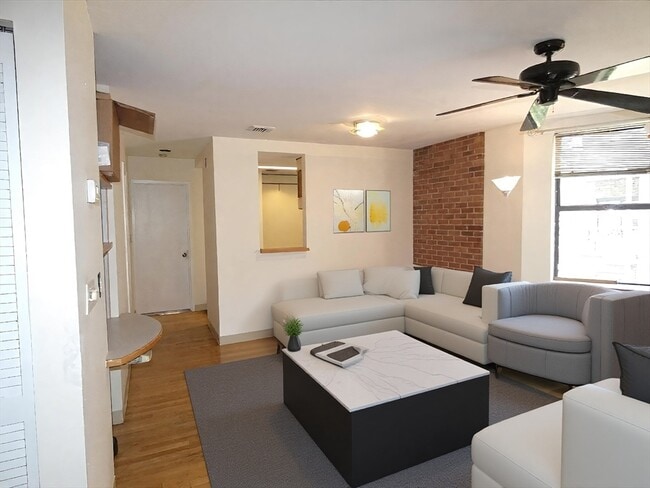 Photo - 84 Gainsborough St Unidad 305W