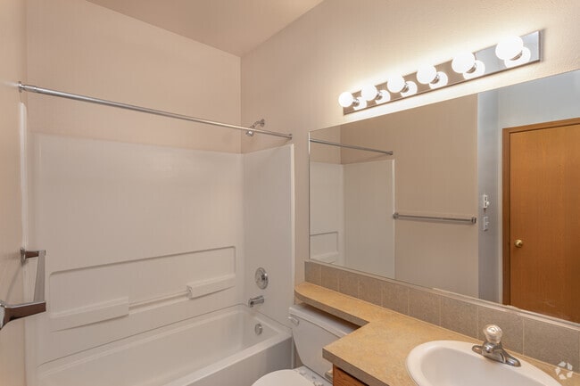 1BR, 1BA - 800SF