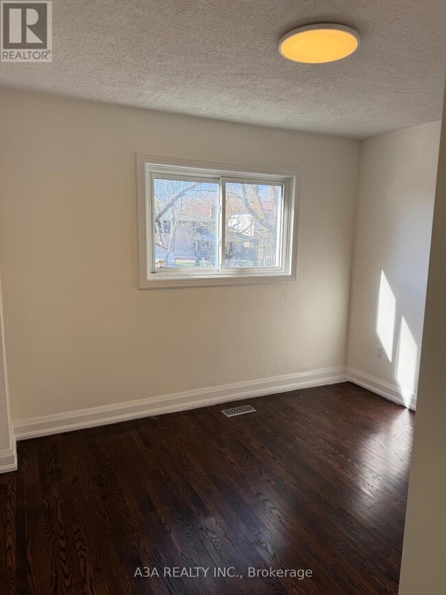 Photo - 5 Navan Crescent
