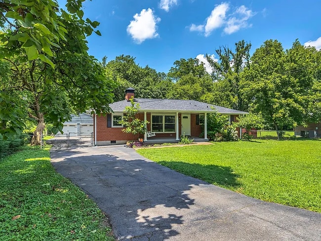 Photo - 457 Ewing Ln