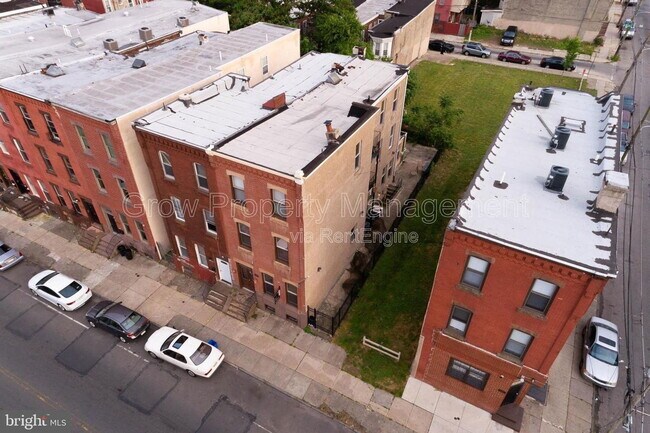 Photo - 1834 W Diamond St Unit 2