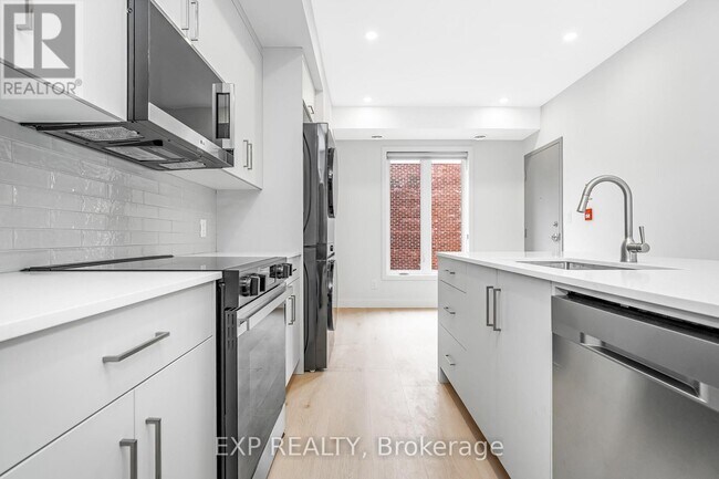 Photo - 1267 Summerville Ave