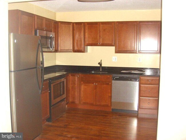 Photo - 8340 Greensboro Dr Unidad 516