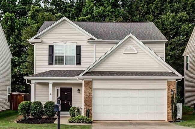Building Photo - Charming 3 bedroom, 2.5 bath home located in the Lismore Park community.