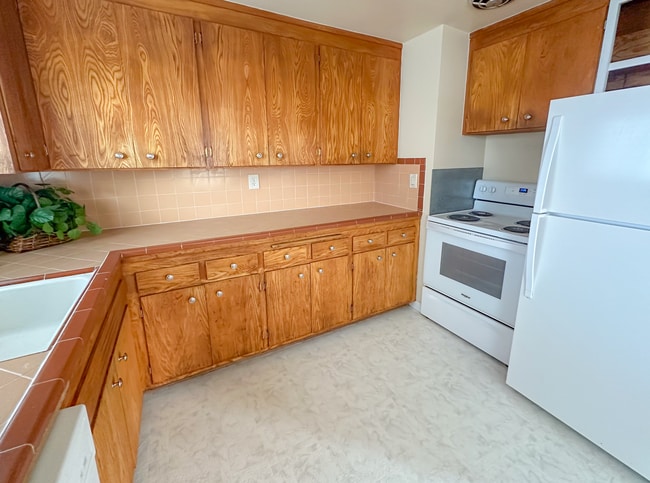 Photo - Charming Triplex with Hardwood Floors, Appliances, and Utilities Included in Prime Ballard-Fremon... Unit 500