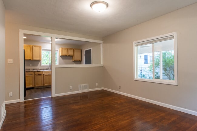 Photo - 1353 Bissell St
