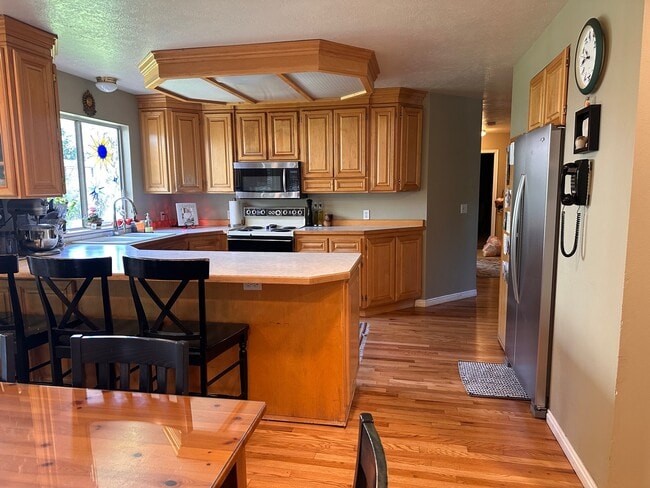 Photo - 63 W 2950 N St