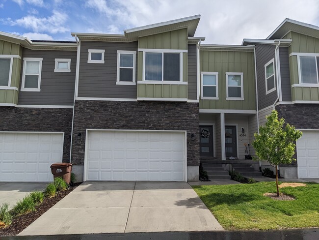 Townhome near all the amenities of Saratoga Springs - 4312 E Grassland Way Townhome