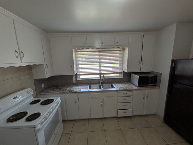 Photo - 1633 Crook Ave