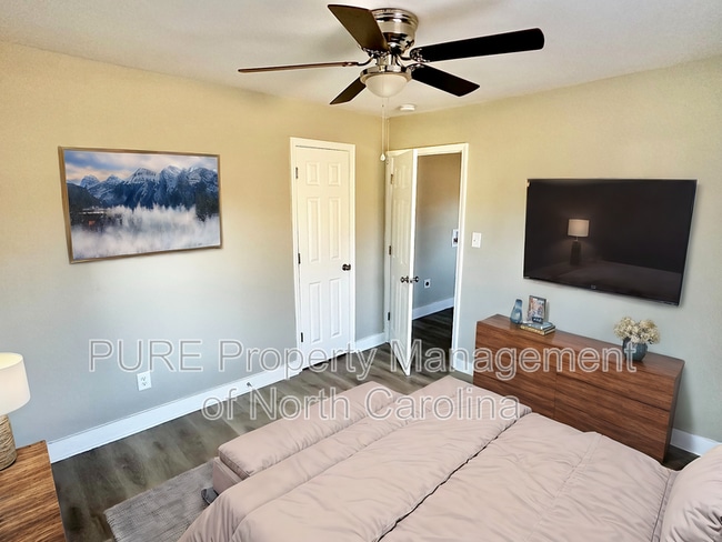 Photo - 920 Holt St