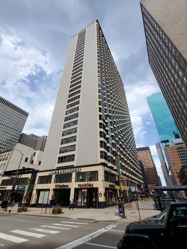 Photo - 535 N Michigan Ave Unidad 1212