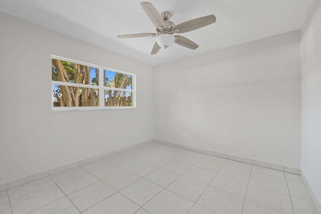 Photo - Non gated neighborhood in Naples