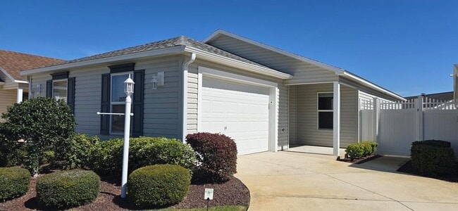 Building Photo - 2577 Lindewood St