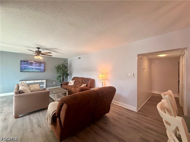Photo - 4912 Vincennes St Unit 103