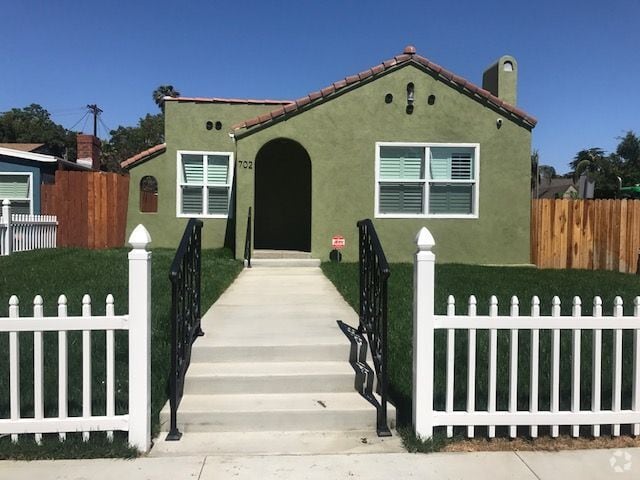 Building Photo - 702 N McCadden Pl Rental