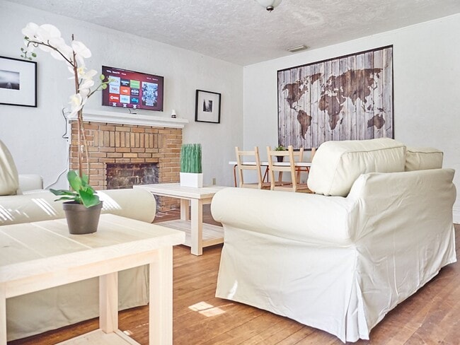 Building Photo - R0504 Unit House